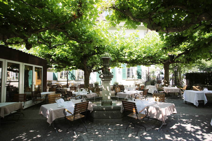 Holzkohlengrill, Sommer, Sonne, Platanengarten